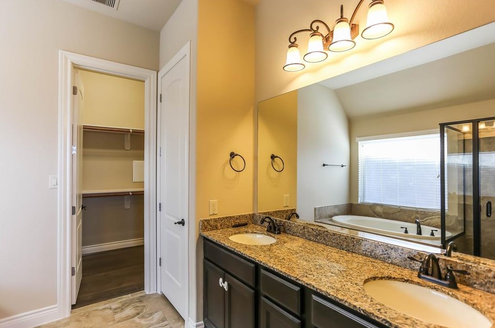 6743 Miller Shadow Ln, Sugar Land TX 77479 exterior