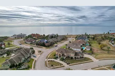 204 Black Diamond, Portland, TX 78374 - Photo 3