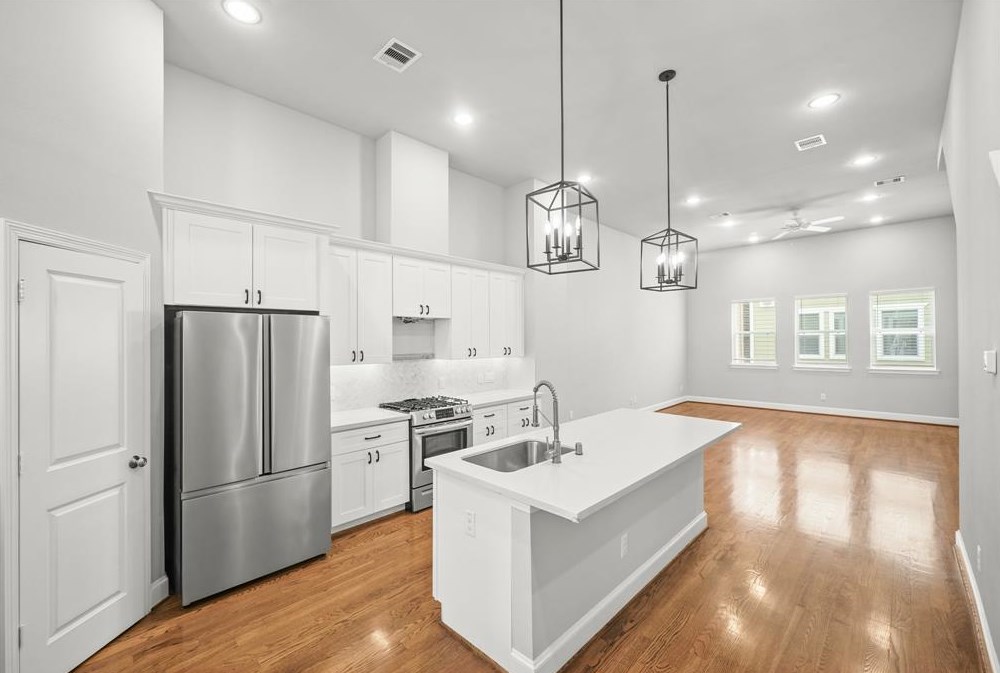 611 24th St, Houston TX  77008-1945 exterior