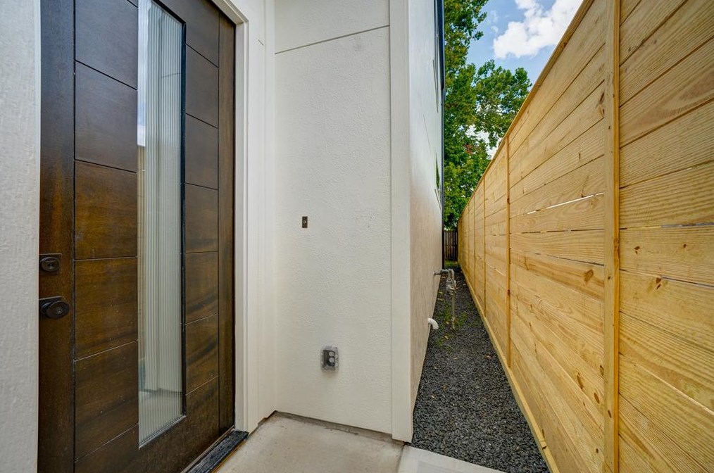 137 33 St, Houston TX  77022-5105 exterior