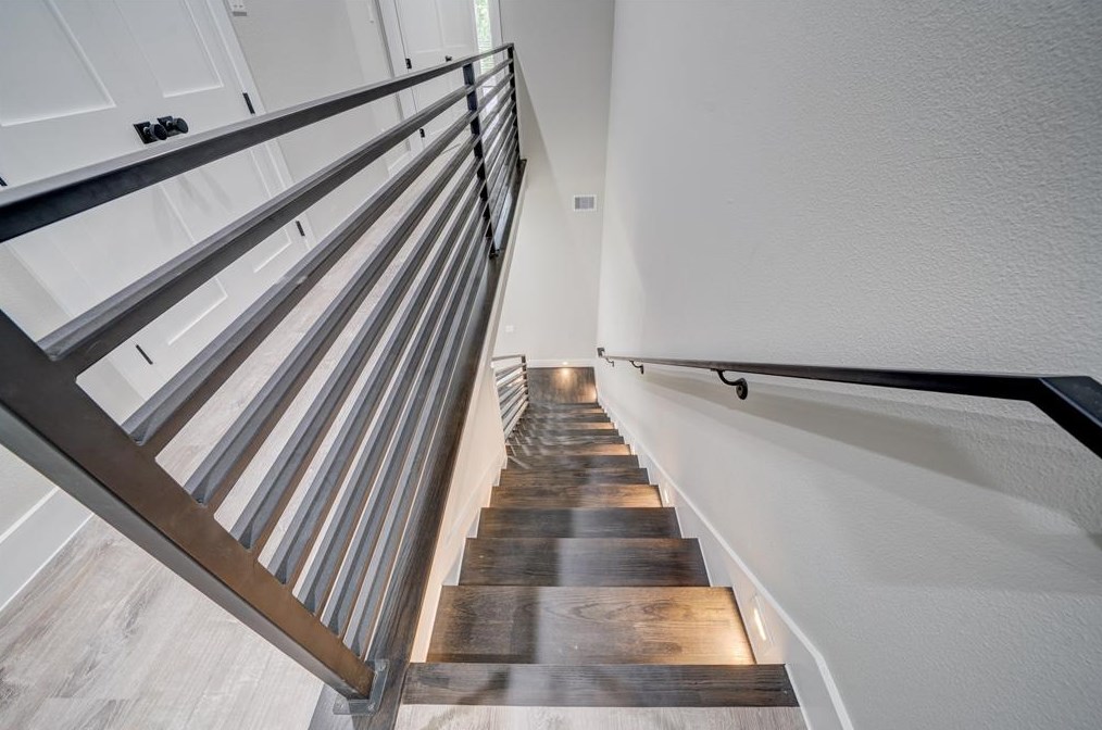 137 33 St, Houston TX  77022-5105 exterior