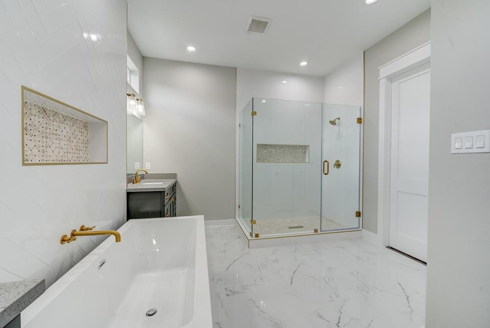 137 33 St, Houston TX  77022-5105 exterior