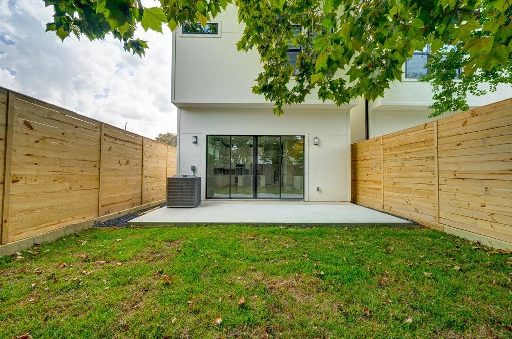 137 33 St, Houston TX  77022-5105 exterior