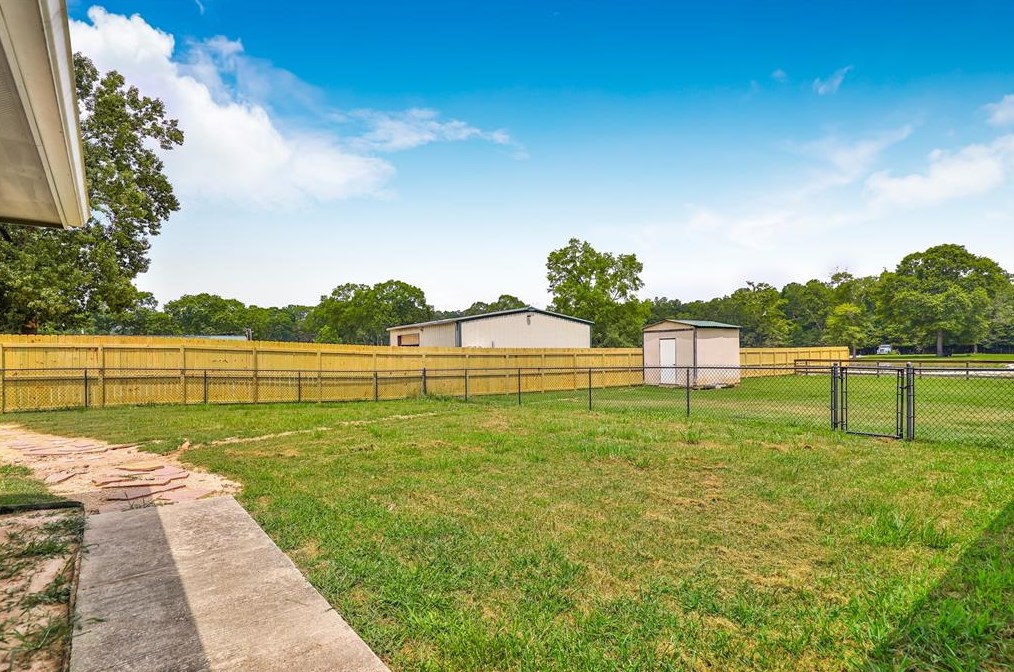 19479 Wells Rd, Conroe TX  77306-9342 exterior