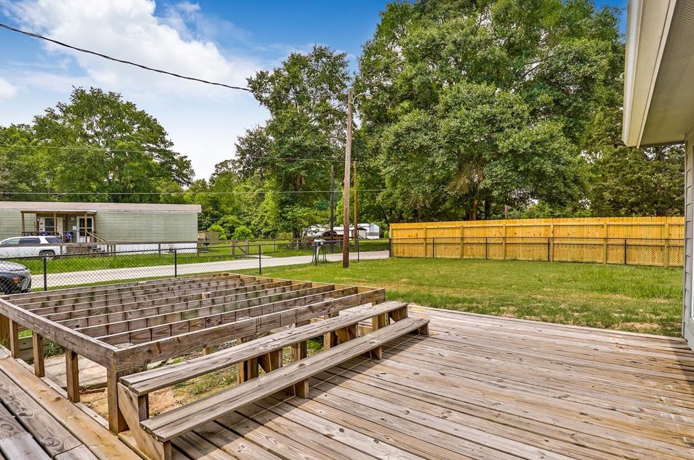 19479 Wells Rd, Conroe TX  77306-9342 exterior