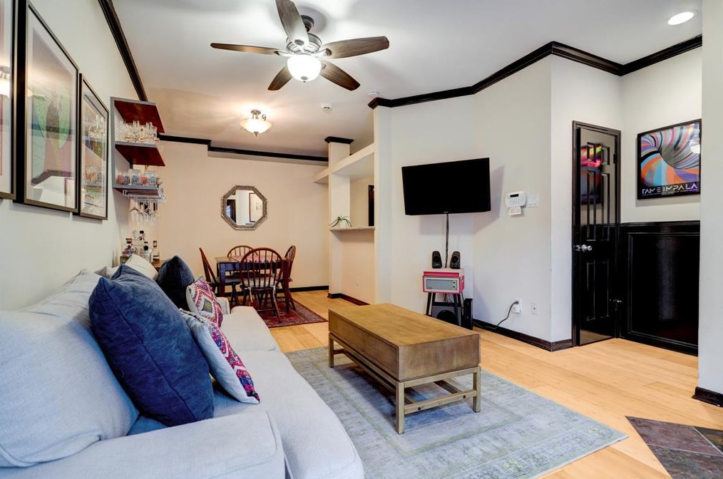 617 Drew St, Houston TX  77006-2060 exterior