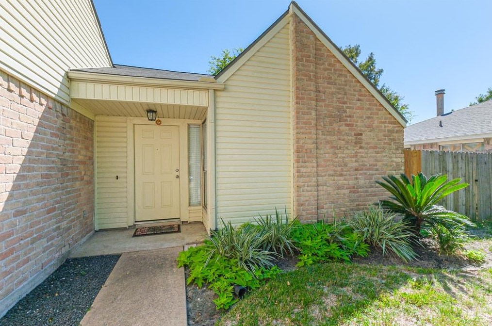10507 Eagle Glen Dr, Houston TX  77041-8716 exterior
