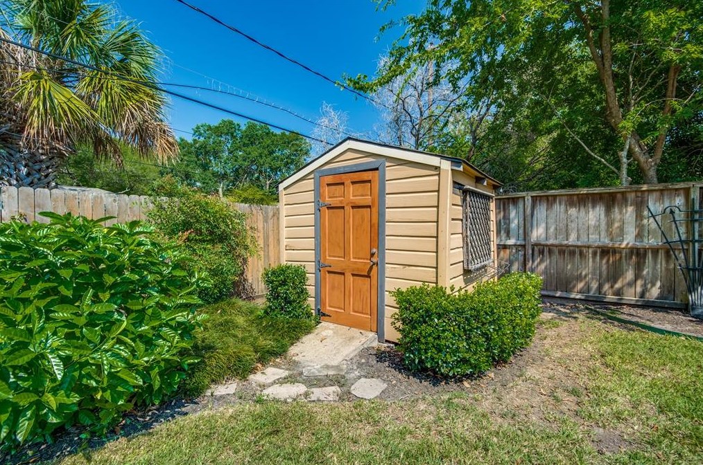 9642 Meadowcroft Dr, Houston TX 77063-3720 exterior