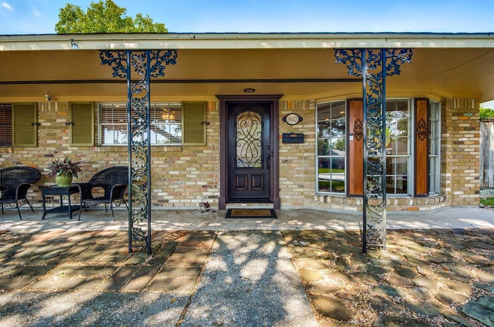 9642 Meadowcroft Dr, Houston TX 77063-3720 exterior