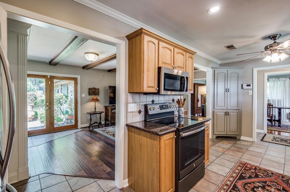 9642 Meadowcroft Dr, Houston TX 77063-3720 exterior