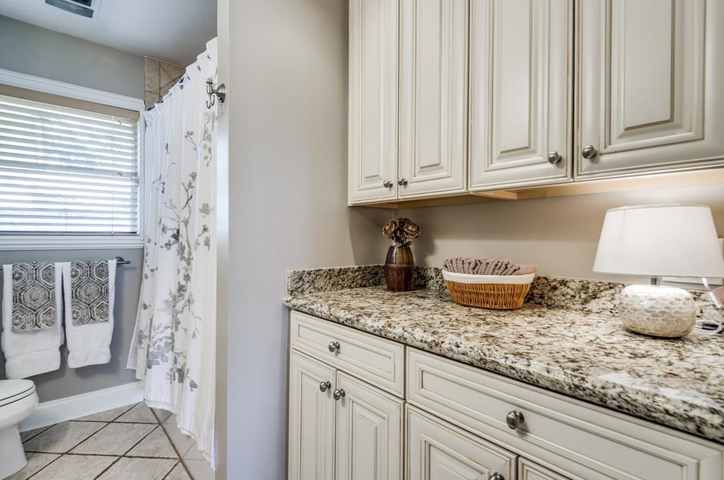 9642 Meadowcroft Dr, Houston TX 77063-3720 exterior