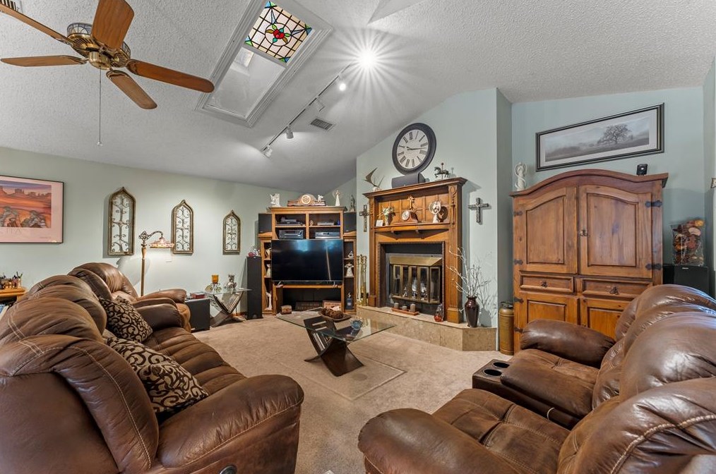 819 Helms Rd, Houston TX  77088-1936 exterior