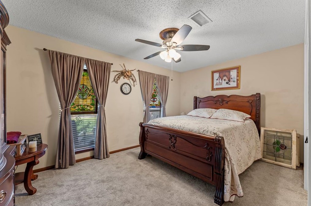 819 Helms Rd, Houston TX  77088-1936 exterior