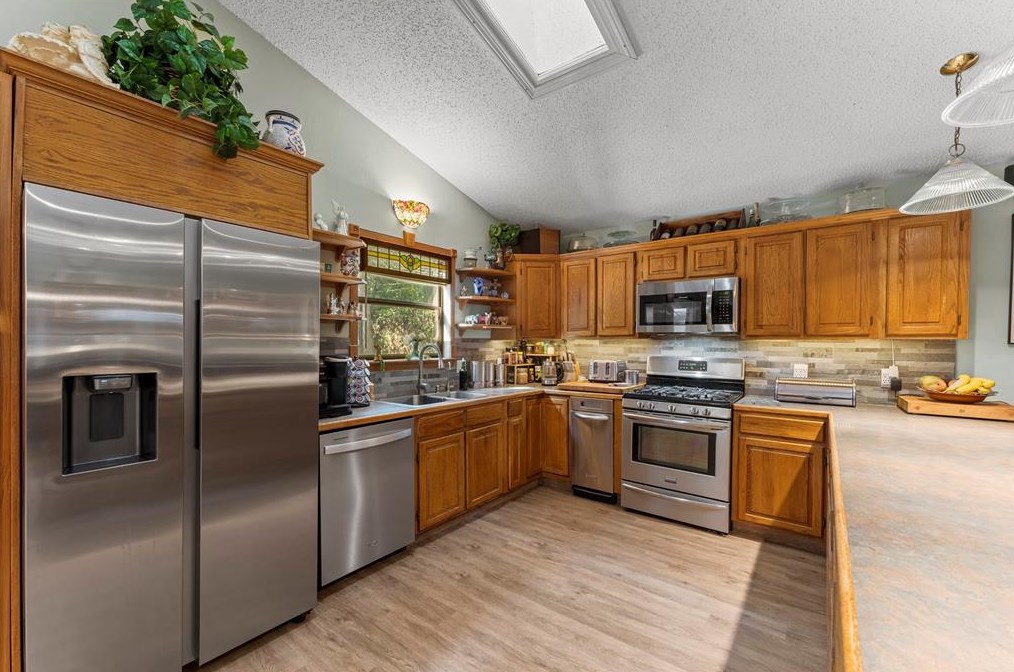 819 Helms Rd, Houston TX  77088-1936 exterior