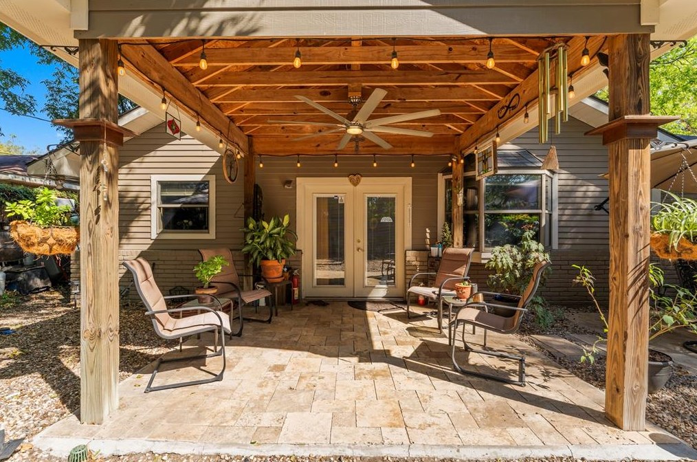 819 Helms Rd, Houston TX  77088-1936 exterior