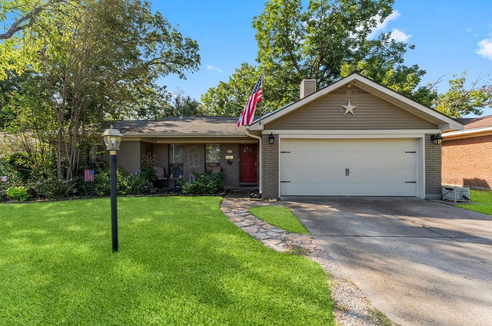 819 Helms Rd, Houston TX  77088-1936 exterior