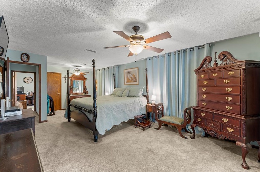 819 Helms Rd, Houston TX  77088-1936 exterior