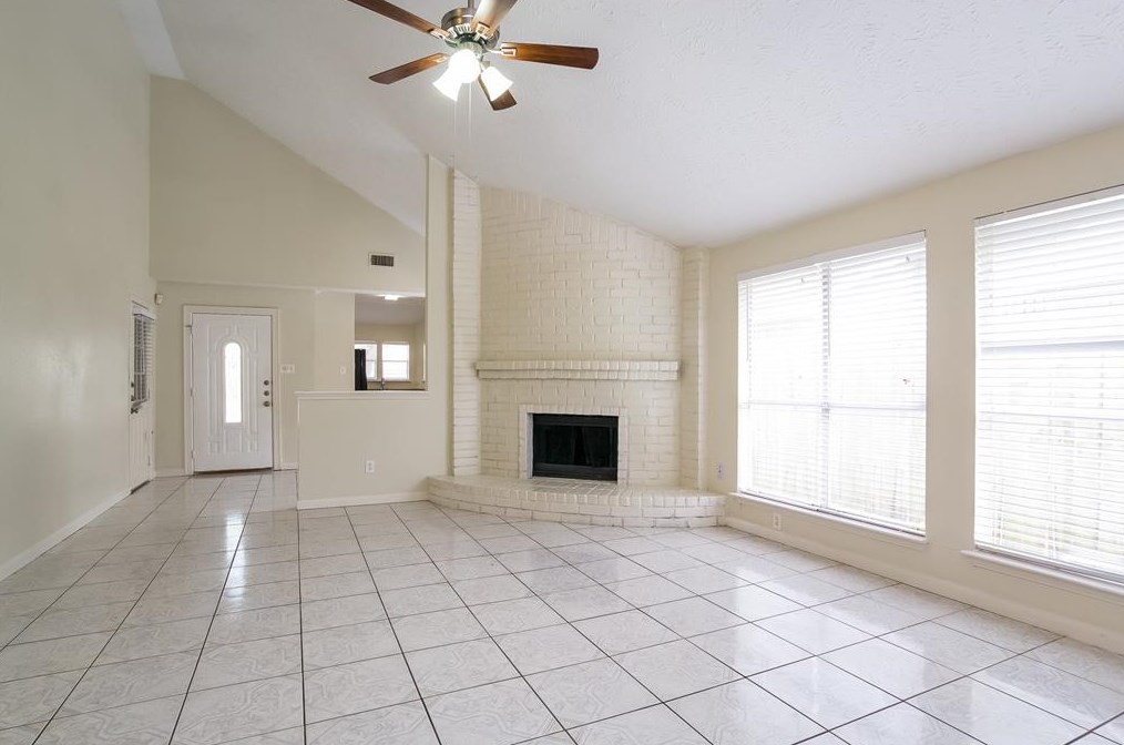 3907 Ebury Dr, Houston TX  77066-4528 exterior