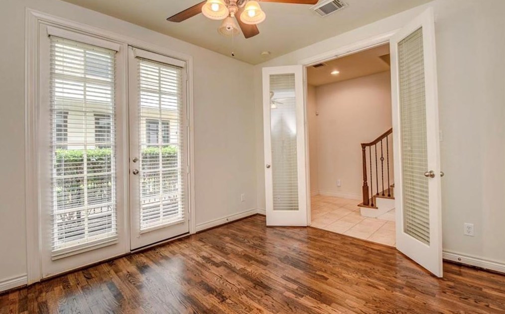 3255 Maxroy St, Houston TX  77008-6222 exterior