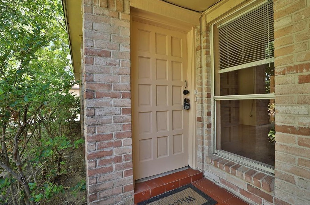 9603 Wellsworth Dr, Houston TX  77083-5949 exterior