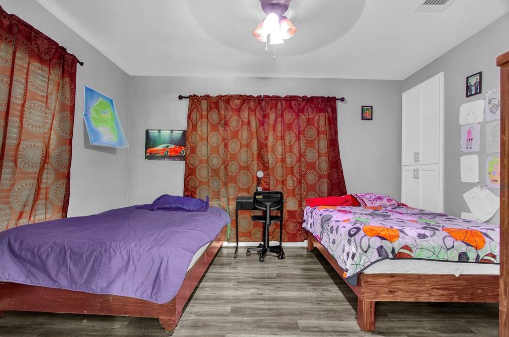 1607 Sylvester Rd, Houston TX  77009-1220 exterior