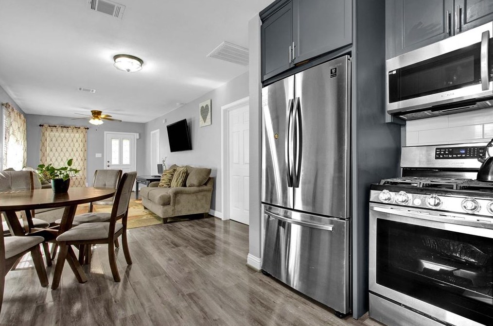 1607 Sylvester Rd, Houston TX  77009-1220 exterior