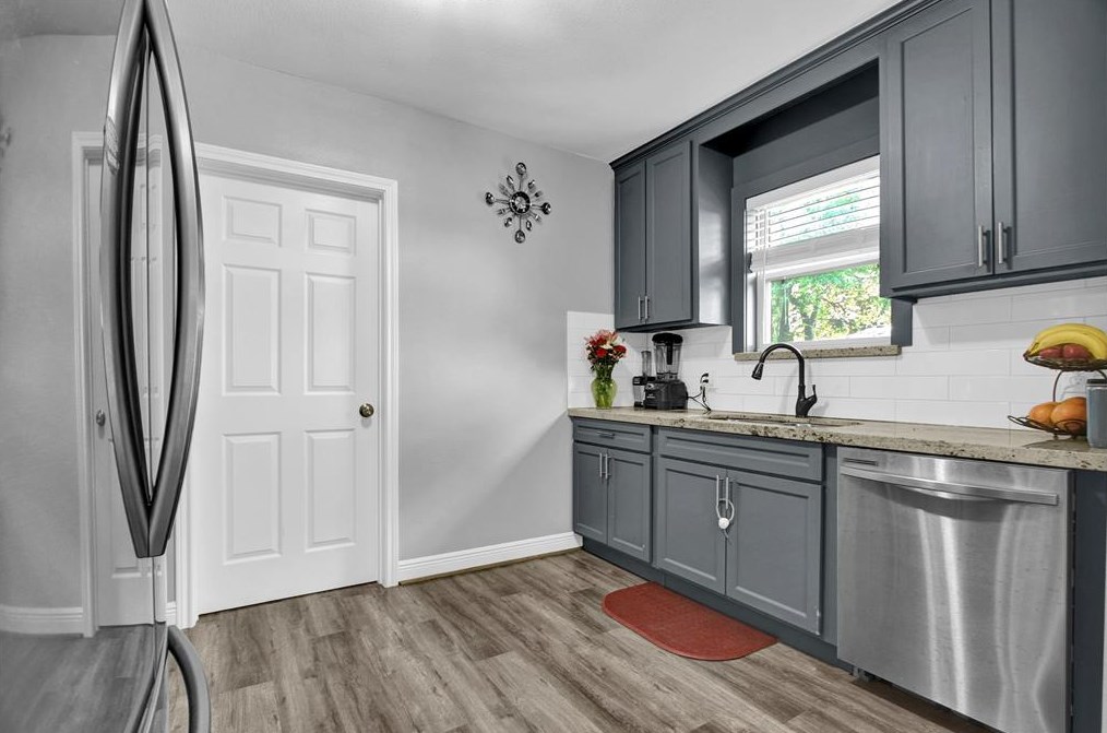 1607 Sylvester Rd, Houston TX  77009-1220 exterior