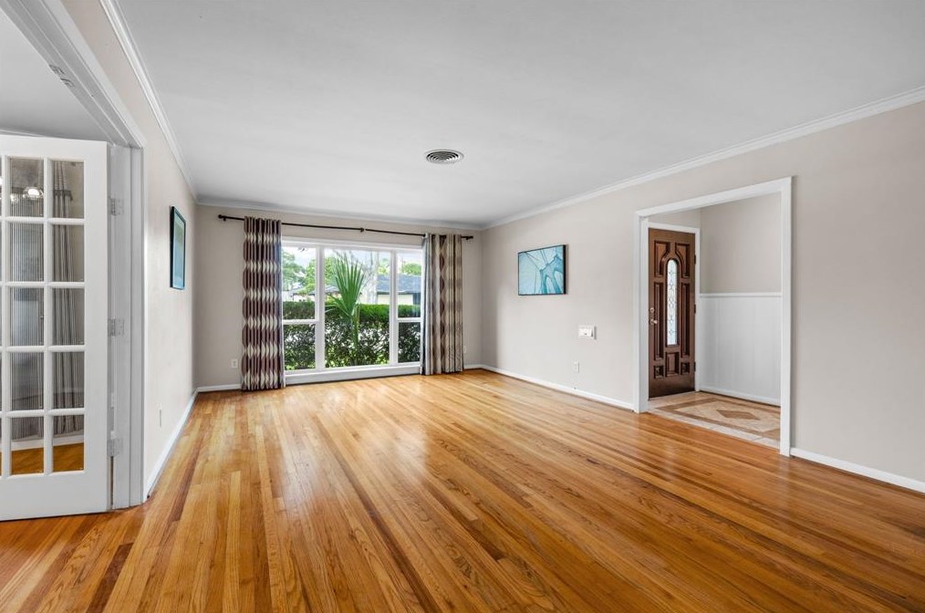 4027 Martinshire Dr, Houston TX  77025-3916 exterior