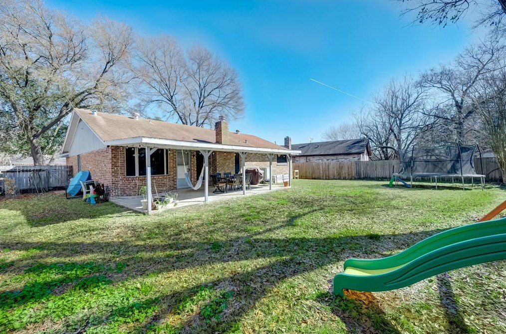 13123 Winding Wood Dr, Houston TX  77038-1742 exterior