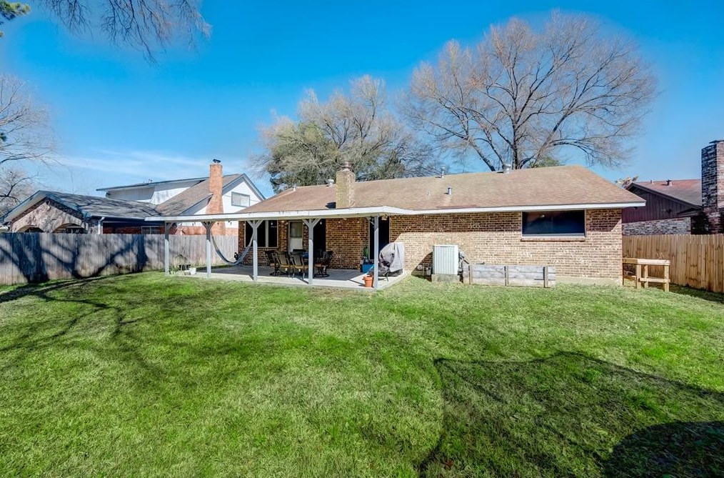 13123 Winding Wood Dr, Houston TX  77038-1742 exterior