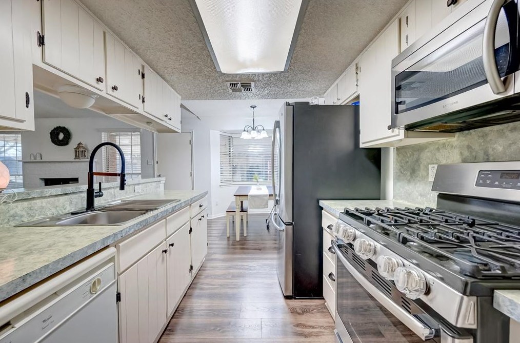 13123 Winding Wood Dr, Houston TX  77038-1742 exterior