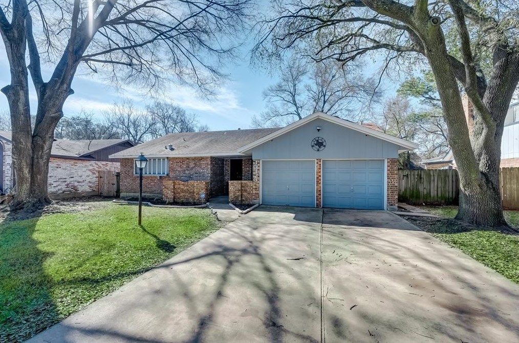 13123 Winding Wood Dr, Houston TX  77038-1742 exterior