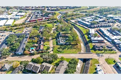 4827 Chantilly Lane, Houston, TX 77092 - Photo 3