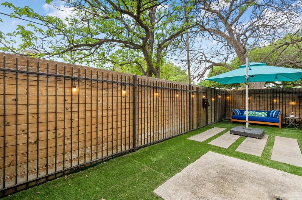 1419 Nevada, Houston TX  77006-1021 exterior