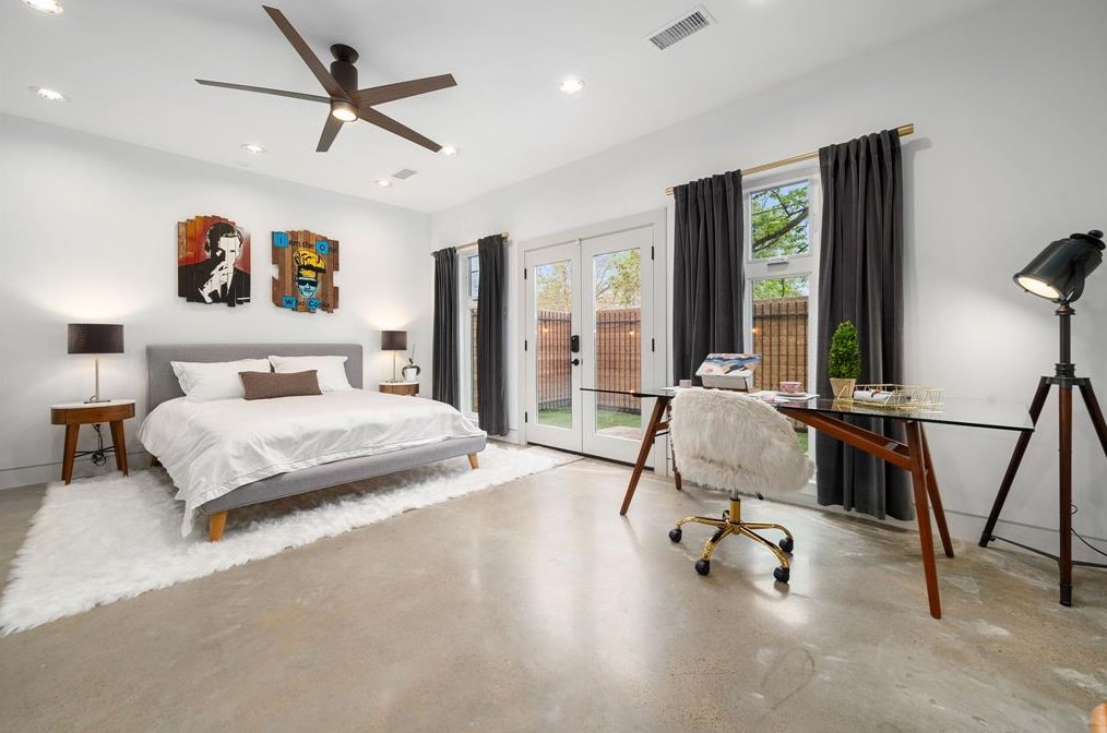 1419 Nevada, Houston TX  77006-1021 exterior