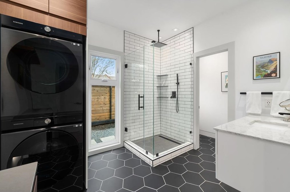 1419 Nevada, Houston TX  77006-1021 exterior