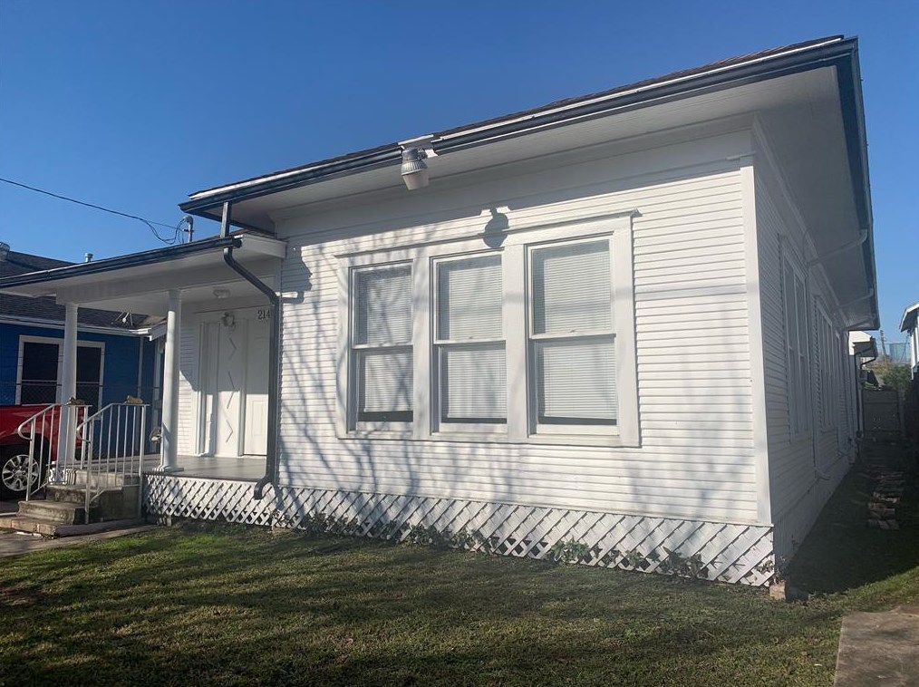 214 Sidney St, Houston TX  77003-2732 exterior