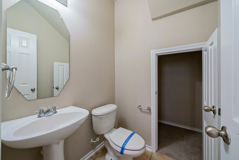 14334 Mooreview Ln, Houston TX  77014-1484 exterior