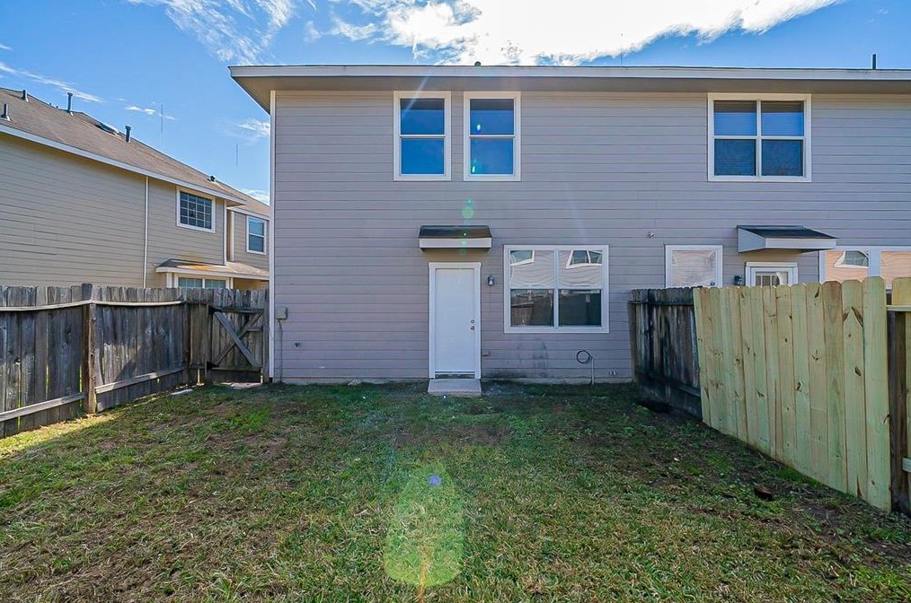 14334 Mooreview Ln, Houston TX  77014-1484 exterior