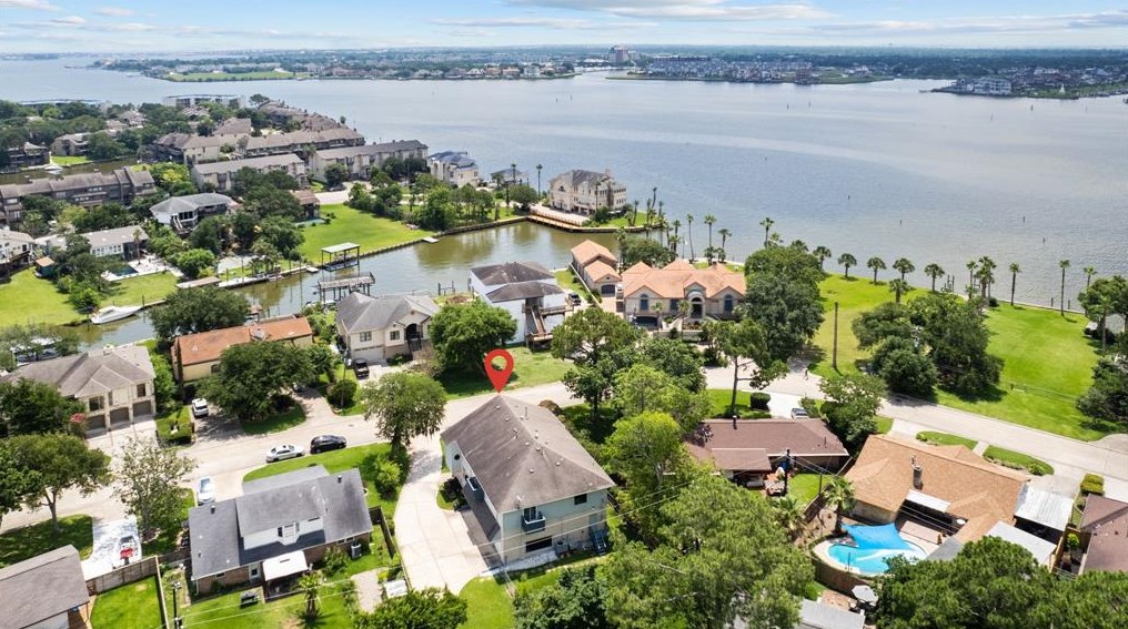 2523 Baycrest Dr, Houston TX  exterior