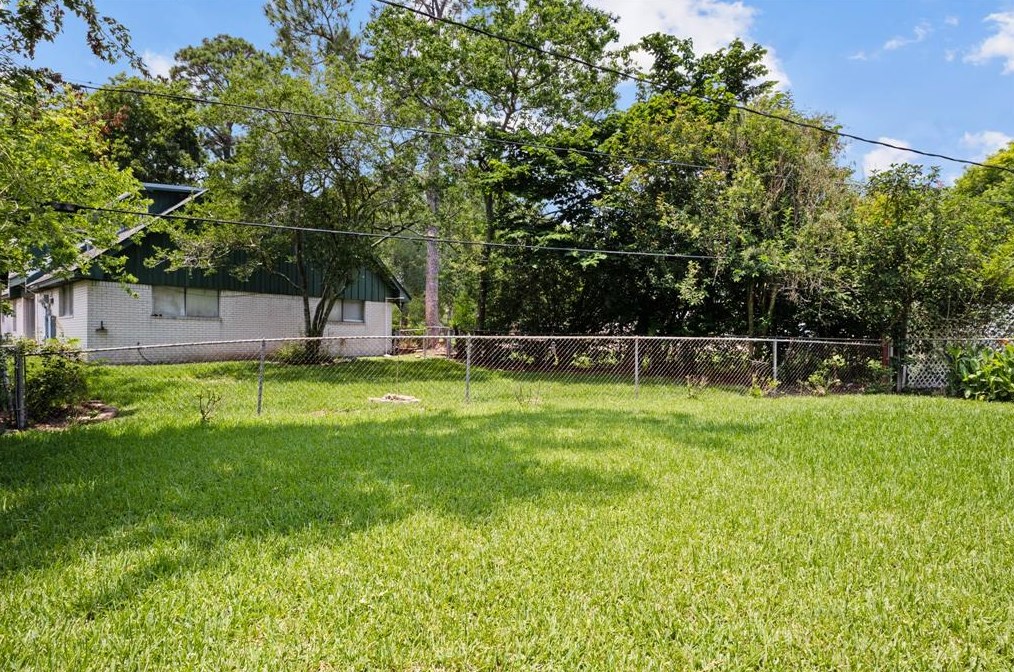 2523 Baycrest Dr, Houston TX  exterior