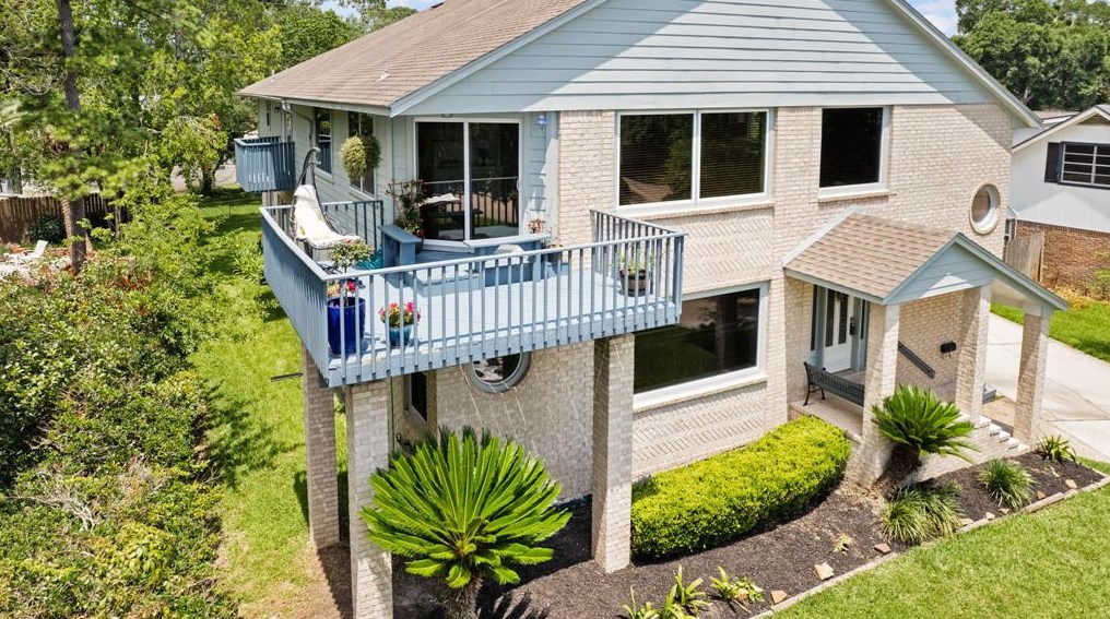 2523 Baycrest Dr, Houston TX  exterior