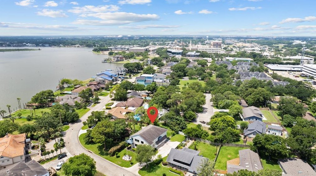 2523 Baycrest Dr, Houston TX  exterior