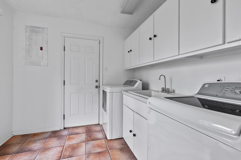 2523 Baycrest Dr, Houston TX  exterior