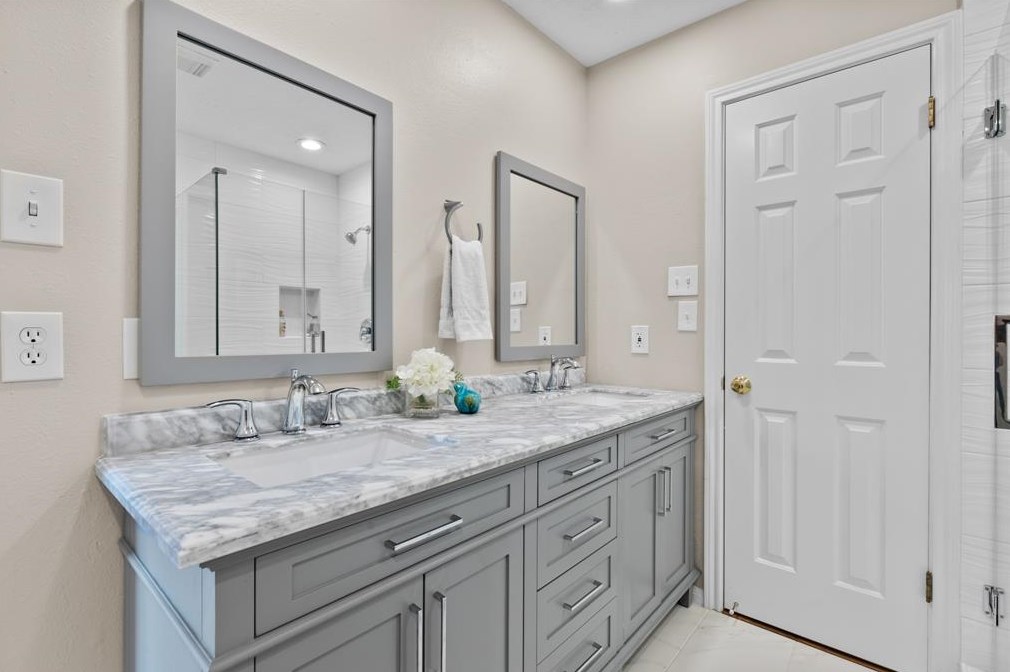 2523 Baycrest Dr, Houston TX  exterior