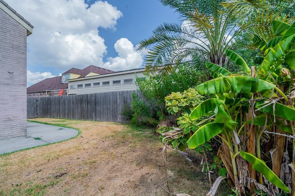 7602 Antoine Dr, Houston TX  77088-4203 exterior