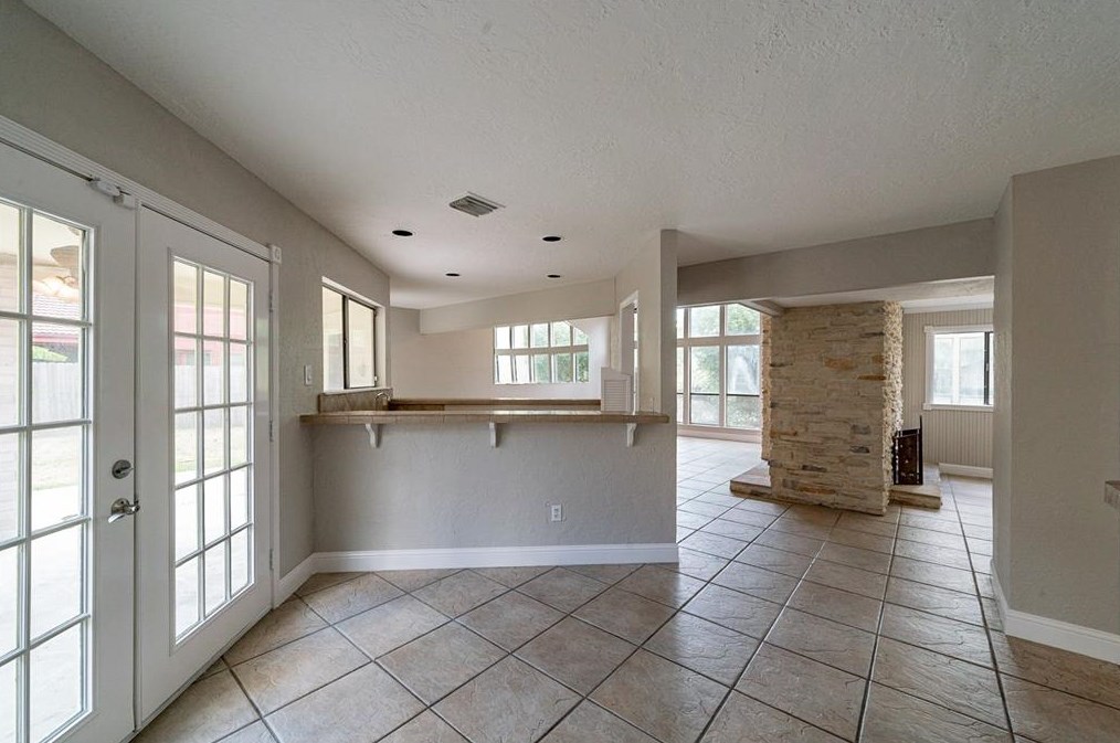 7602 Antoine Dr, Houston TX  77088-4203 exterior