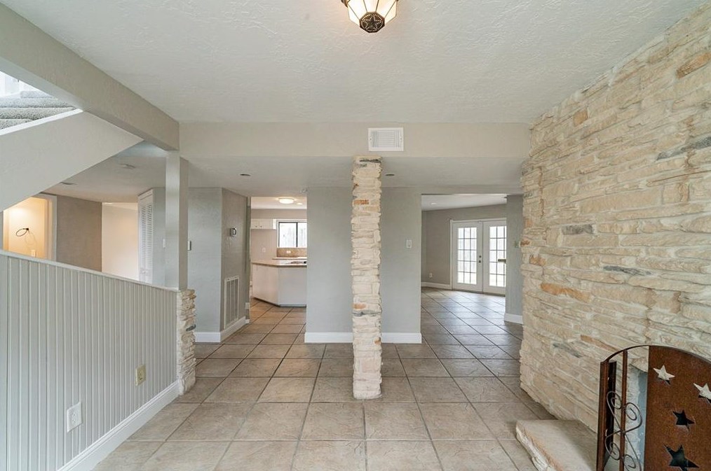 7602 Antoine Dr, Houston TX  77088-4203 exterior