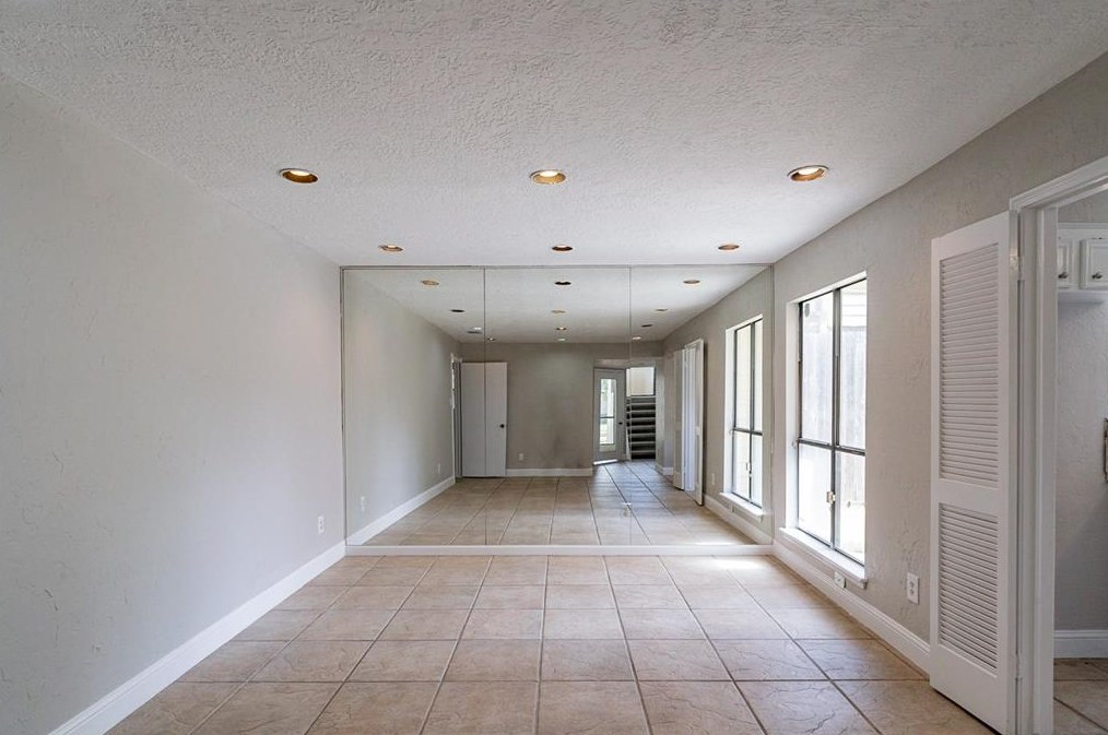 7602 Antoine Dr, Houston TX  77088-4203 exterior