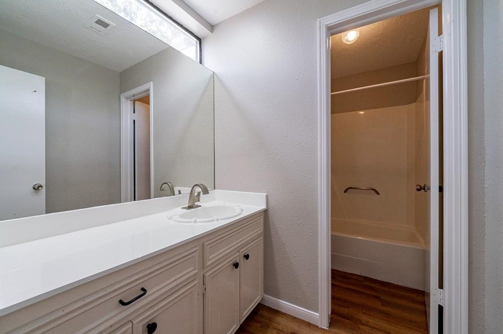 7602 Antoine Dr, Houston TX  77088-4203 exterior